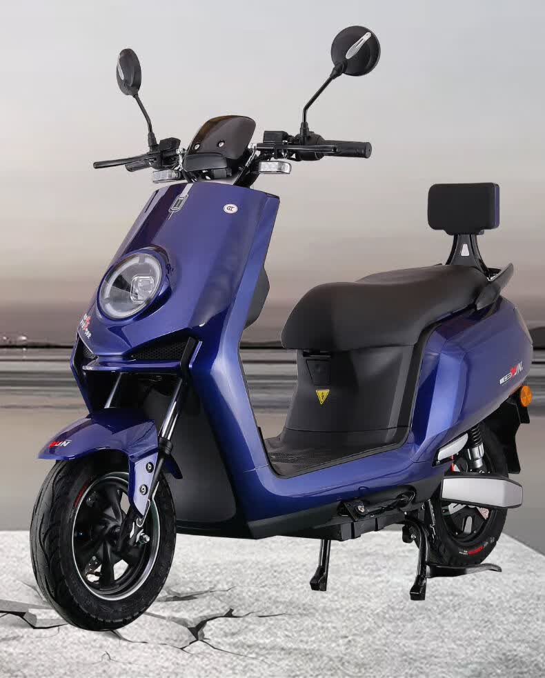 新款两轮高速电摩n9电动车72v长跑王电瓶车60v踏板车成人白色72v32ah