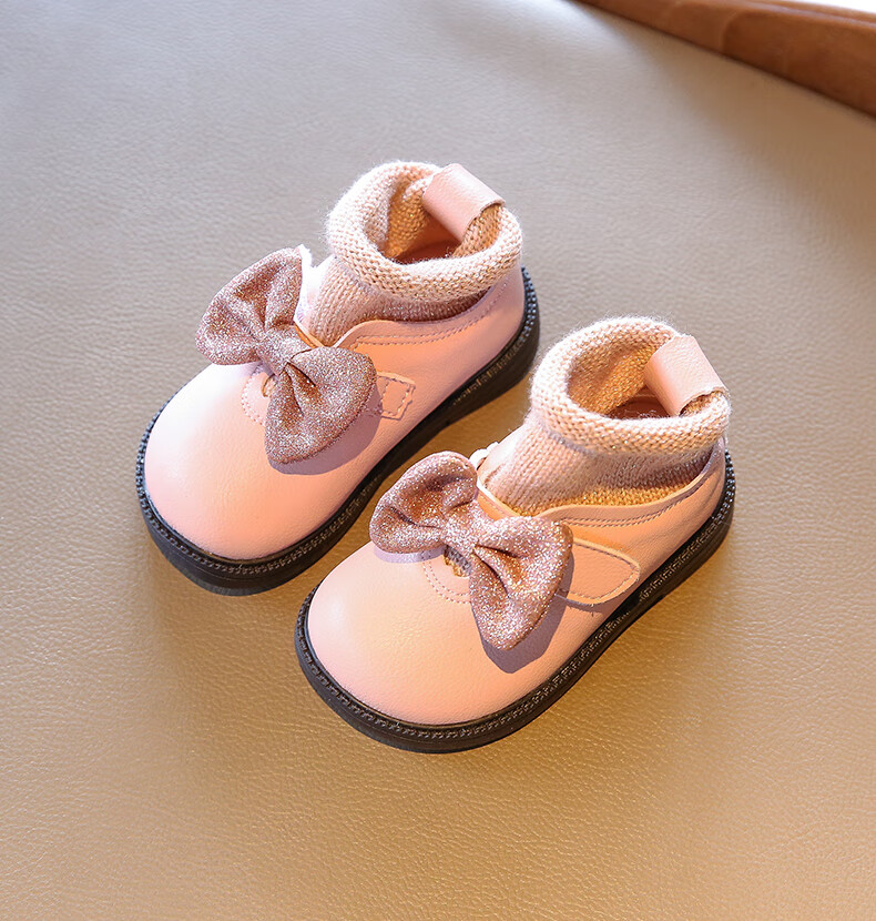 女宝宝公主鞋子秋季婴儿软底学步鞋加绒短靴0-1漂亮小孩子冬天穿的