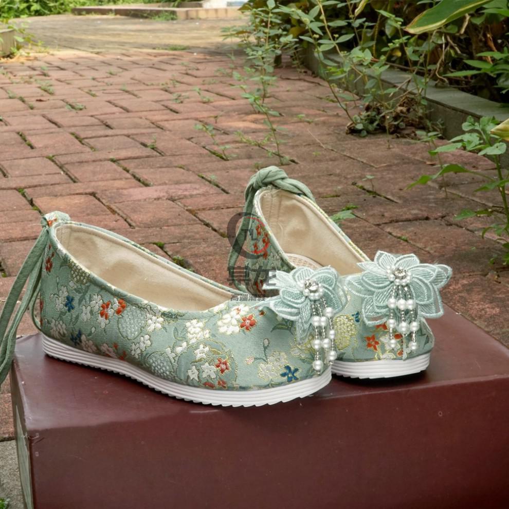 布鞋绣花鞋春季唐制搭配古风汉服鞋子女绣花鞋内增高古代装明制布鞋