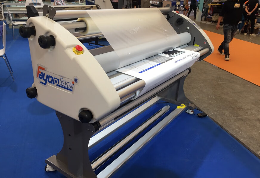 1600da广告写真全自动覆膜机冷裱机气动电动冷裱机覆膜机新款1600da无