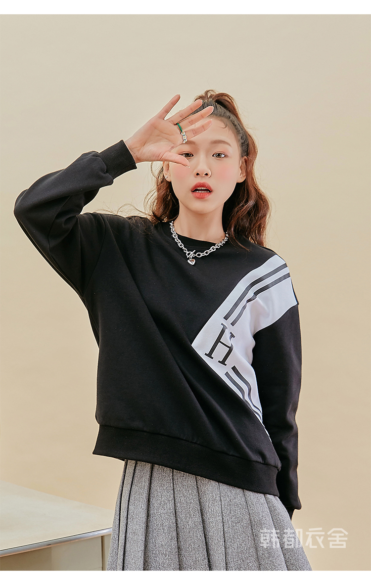 韩都衣舍撞色印花卫衣女2021春新款街头风宽松休闲潮上衣tk01086 黑色