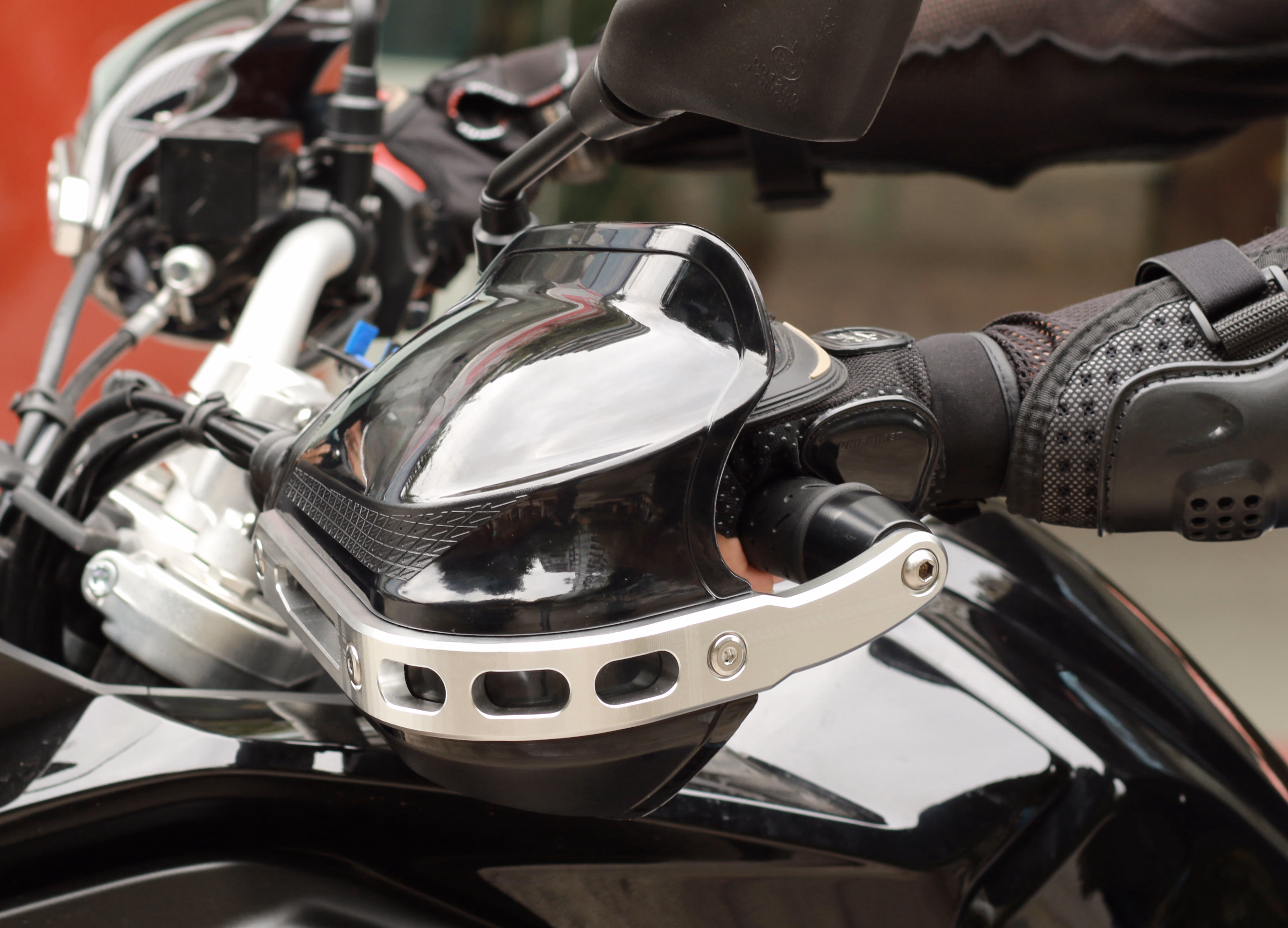 2021年新老款摩托车护手罩冬季防摔挡风手把罩把手挡雨踏板改装配件