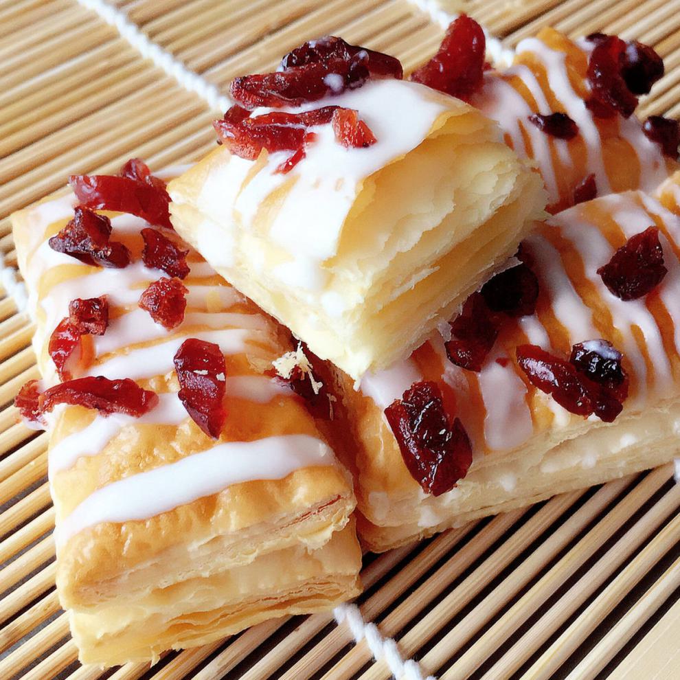 手工雪花松塔千层酥塔塔酥蝴蝶酥新鲜好吃网红零食糕点房整箱批发