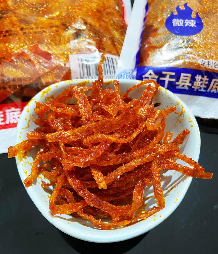 江西余干特产鞋底辣片麻辣条豆皮儿时变态辣鞋底诱惑辣条网红零食微辣