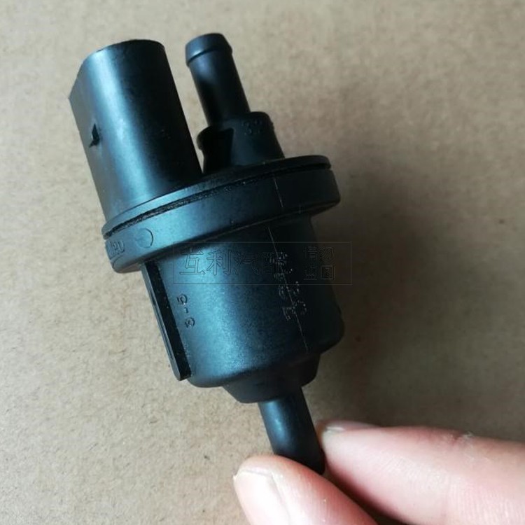 适用于 大众桑塔纳普桑3000型志俊活性炭罐活性碳罐 碳罐电磁阀 正厂