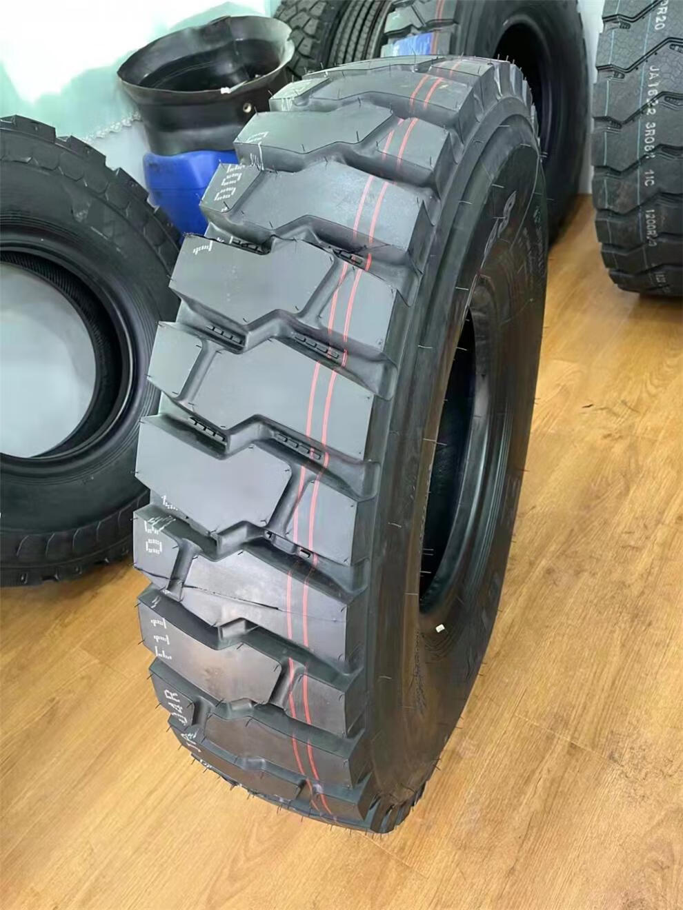 耐磨耐刺重卡矿山抗扎抗压渣土货车轮胎钢丝1100r20车全轮胎其他型号