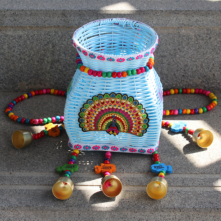 背篓儿童小背篓民族风竹编鱼篓工艺彩色风铃舞台演出玩具挂饰背篼浩驰