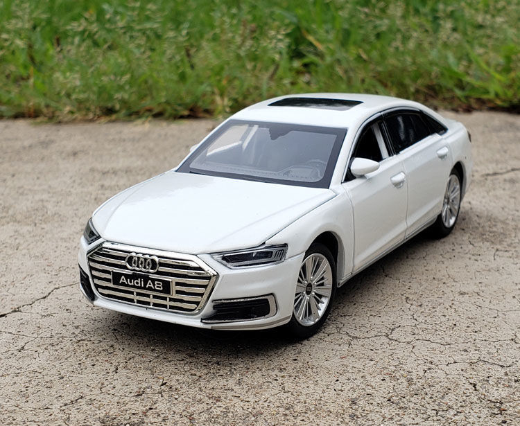 桑菽1:32奥迪a8合金车模六开门仿真金属车模收藏摆件带避震车玩具