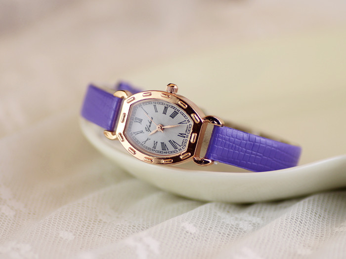 女士手表女韩国时尚学生潮流韩版复古酒桶型小巧女表皮带水细带方形浅
