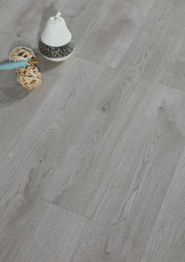 北欧灰色松木整芯三层实木复合地板家用卧室15mm水耐磨15厚三层实木整