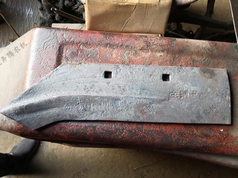 翻转犁镜面犁尖 保定商丘淮安425/427/430/435铧尖加厚犁铧犁铲尖 9斤