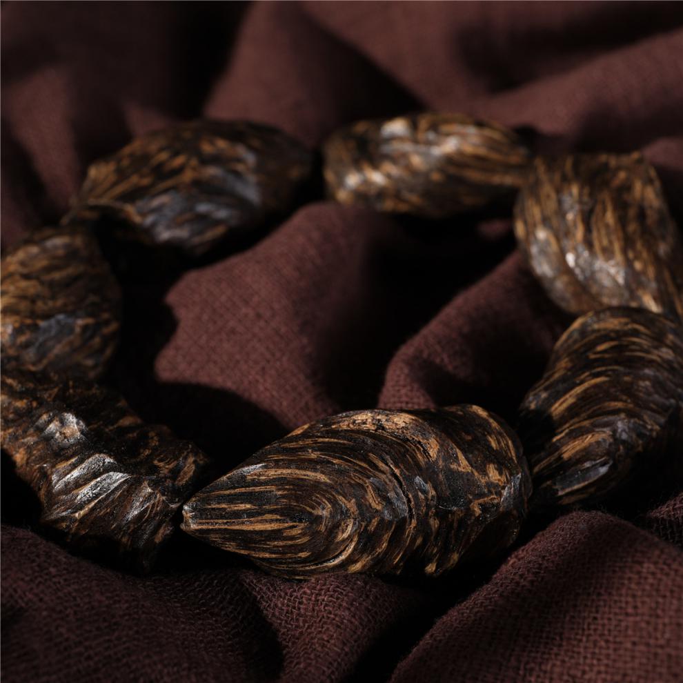 桃花诺越南芽庄沉香手串瘤疤黑油老料沉水棋楠沉香瘤疤沉香原料越南