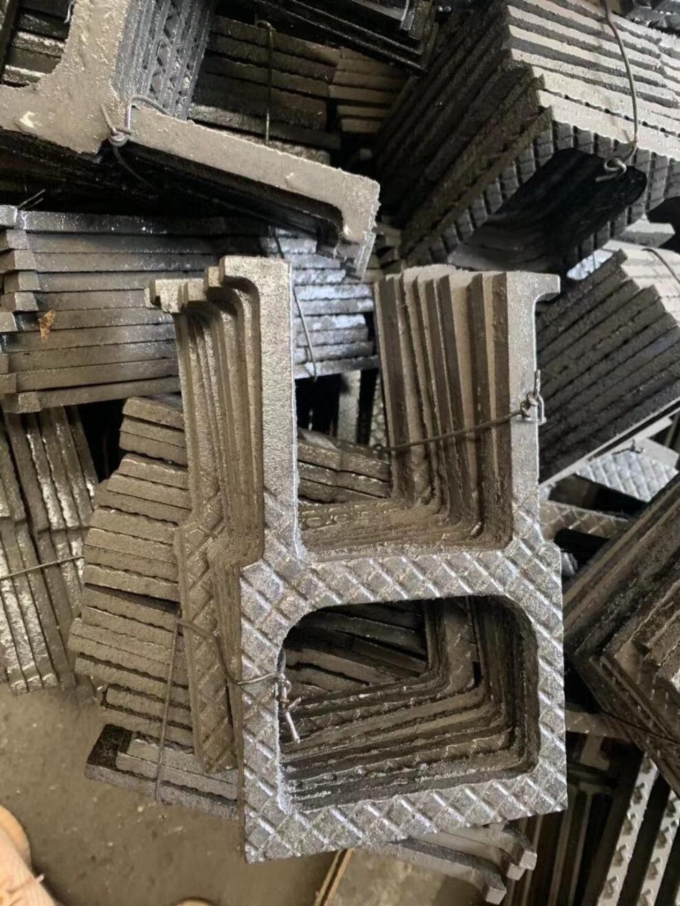 定制适用球墨铸铁爬梯 铸铁踏步检查井踏步井盖下人爬手承重成人 爬梯