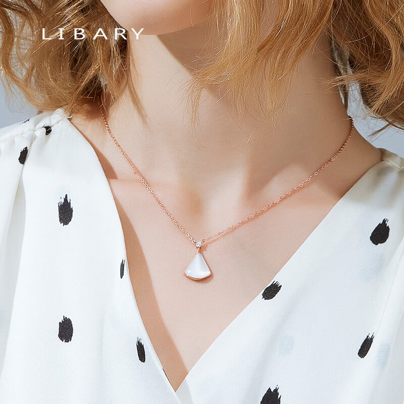 小裙子项链女s925纯银锁骨链轻奢吊坠扇形白色裙摆