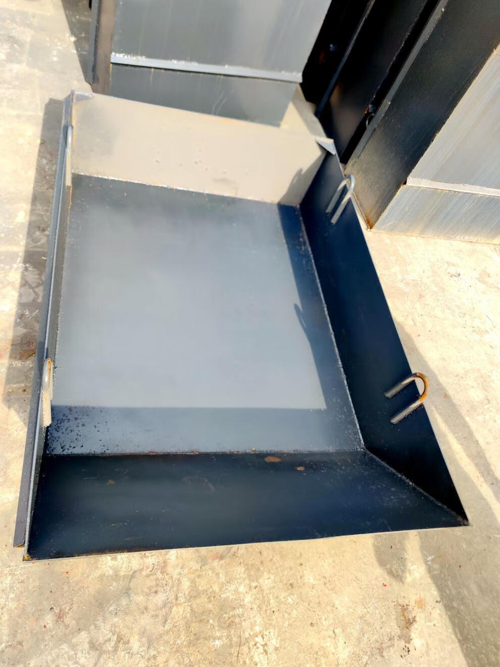 塔吊料斗塔机料斗混凝土水泥砂浆吊车吊灰斗圆斗方斗各种吊斗厂家定制