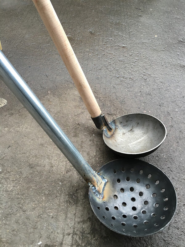加厚铁勺大漏勺长柄捞渣勺笊篱清理下水道淤泥挖泥土掏粪勺子 直径28