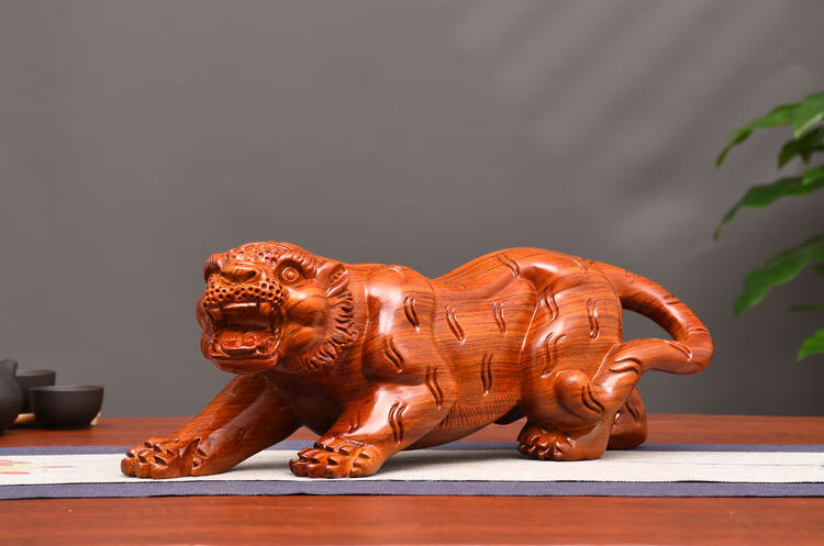 堂肯盟tkm木老虎摆件木雕刻属虎红实木头生肖虎客厅书房电视柜装饰