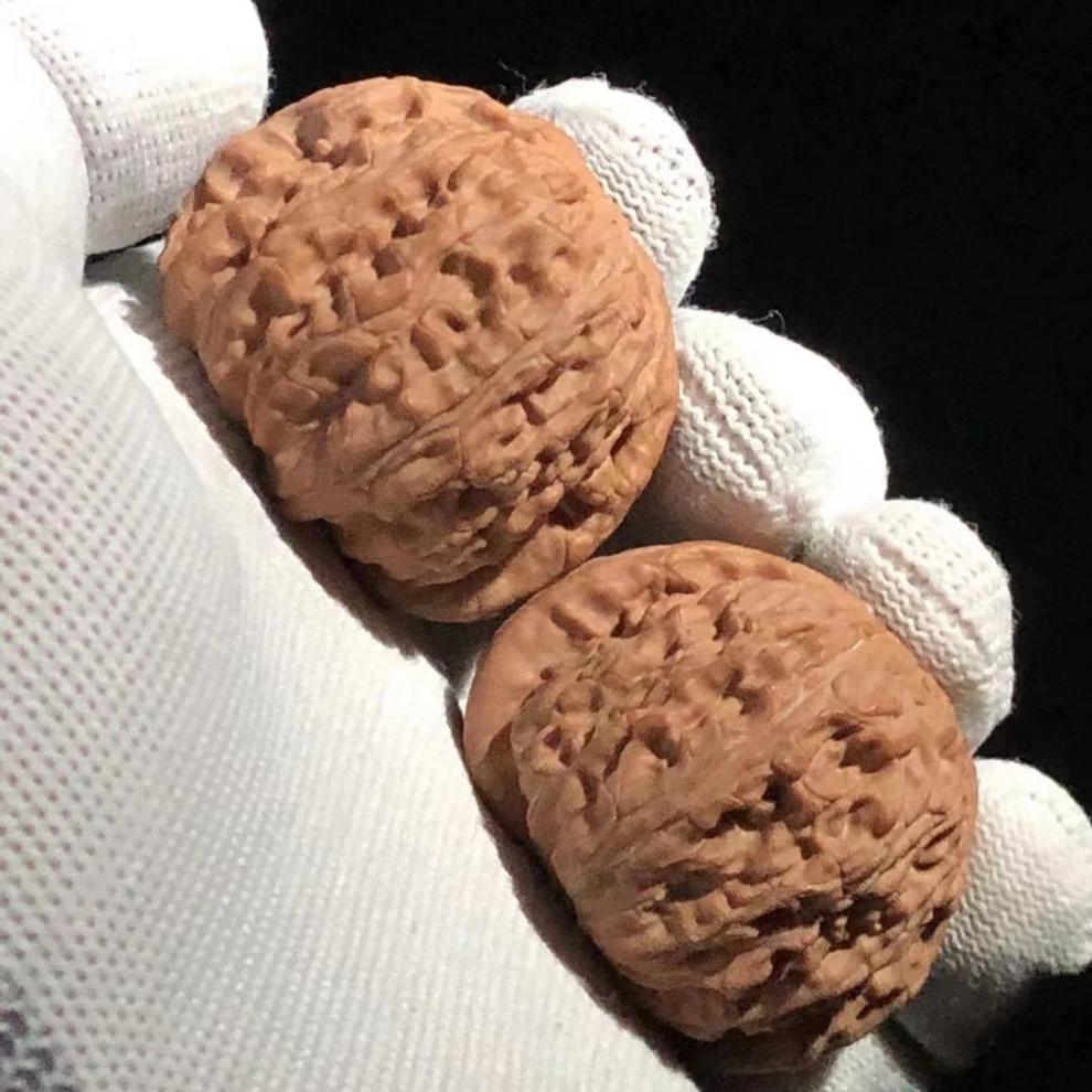 闷尖白狮子收藏级文玩核桃天然原皮大四座楼苹果园满天星磨盘精品闷白