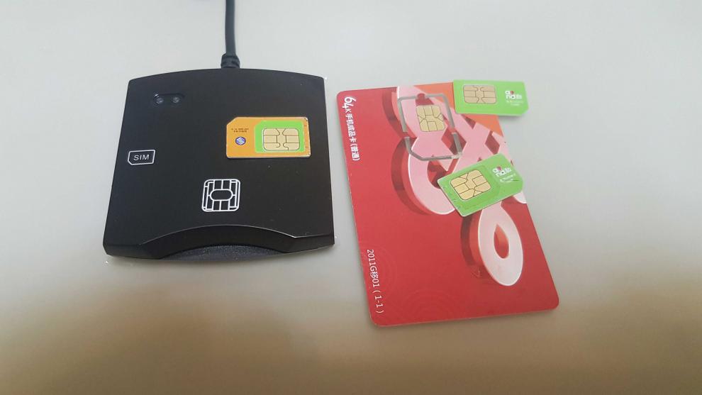 4g中国移动大卡的模式中,红绿两个指示灯点亮上图为在写4g小卡的工作