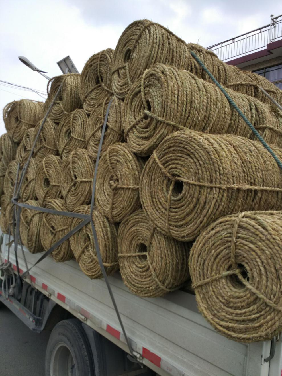农家乐屋顶屋檐室内外稻草装饰干稻草稻草帘子新稻草草垛凳子草绳一捆