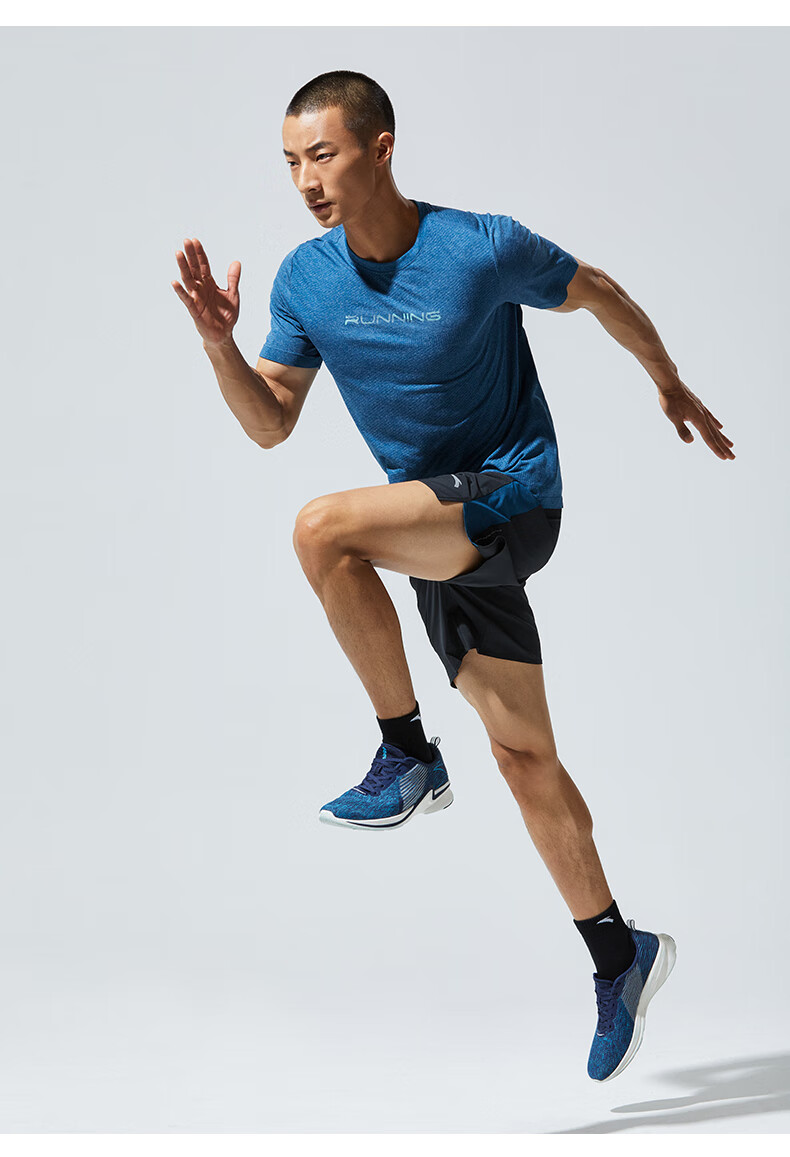 安踏跑步短袖t恤男2021秋冬新款吸汗快干黑色运动健身服体恤官方旗舰