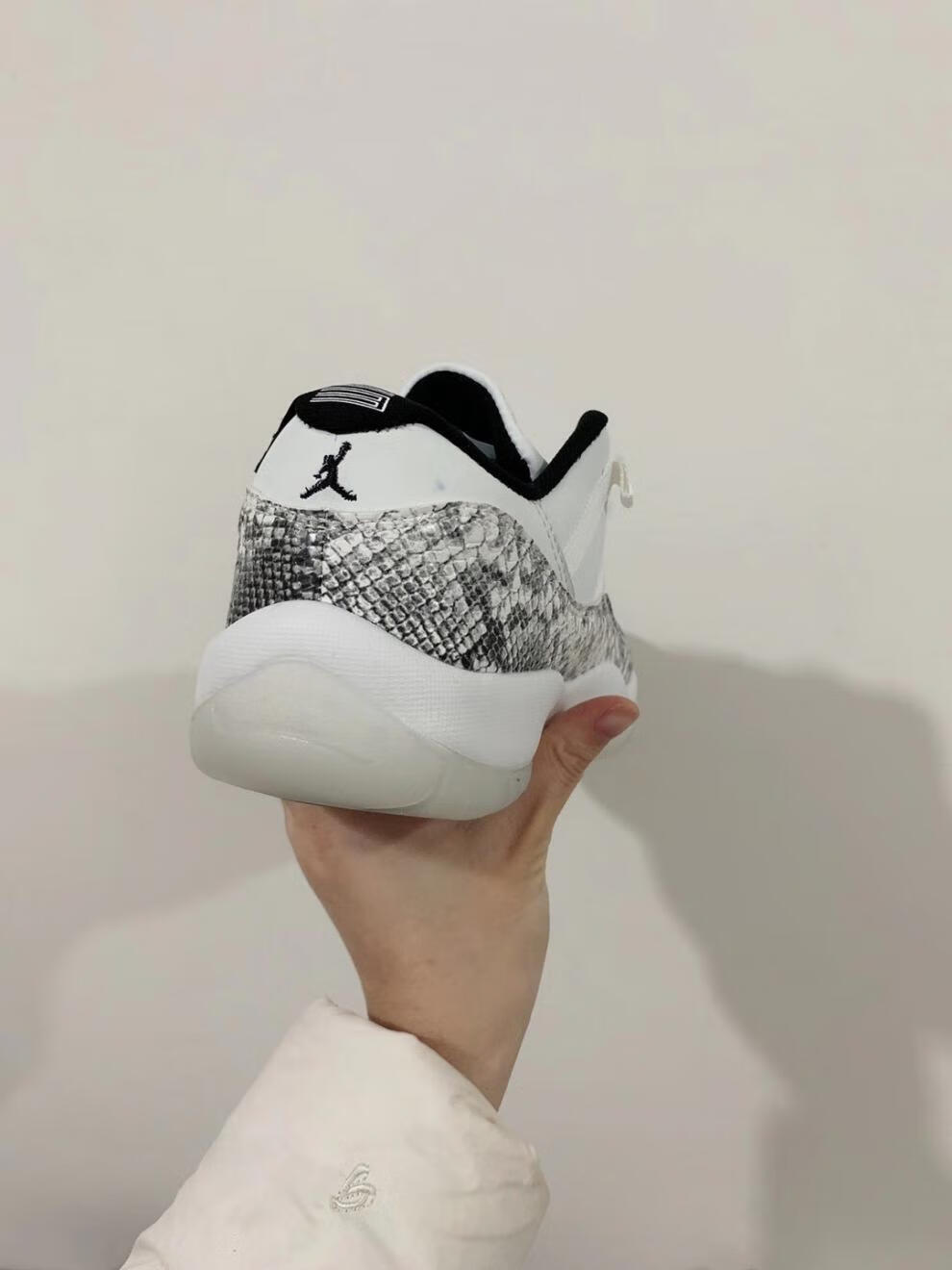 【官方旗舰】特价捡漏aj11康扣低帮秋季实战防滑篮球鞋白蛇纹休闲运动