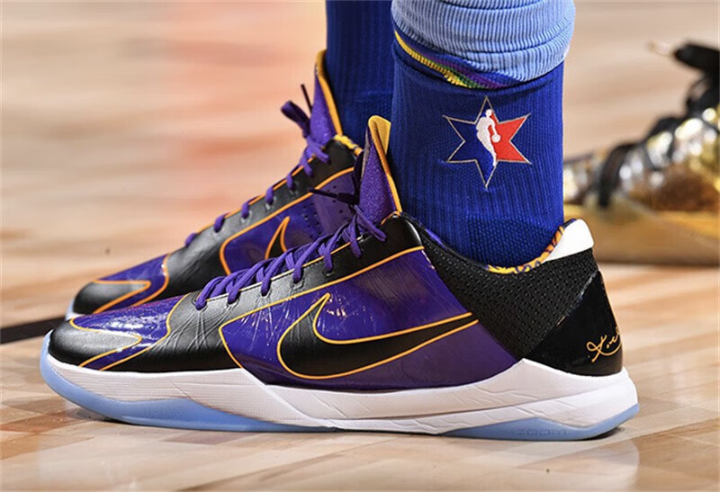 买手代购耐克nike kobe 5男士科比5代战靴湖人紫金配色缓震篮球鞋 cd