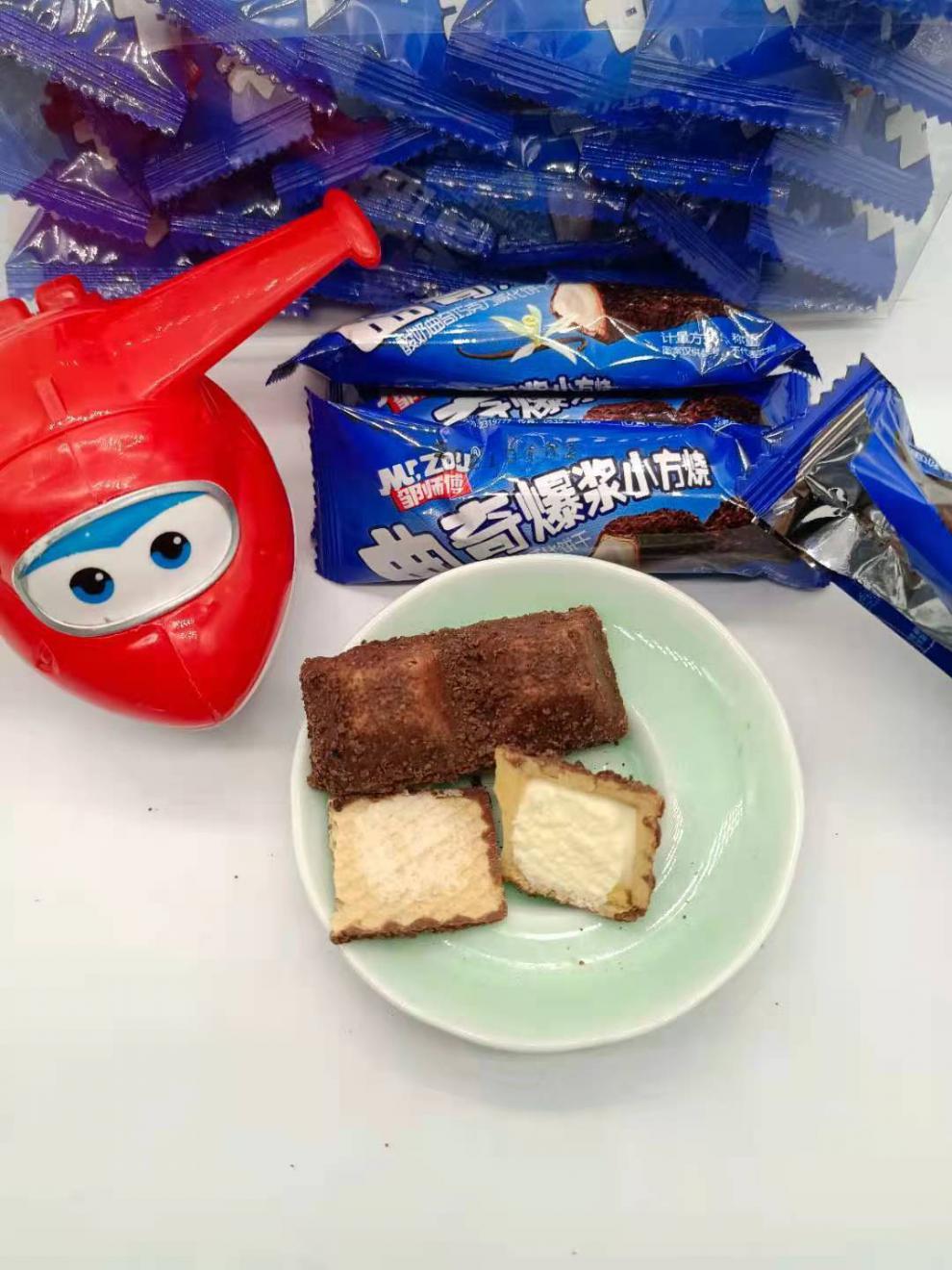 年货零食网红邹师傅曲奇爆浆小方零食烧酸奶巧克力味威化饼干独立包装