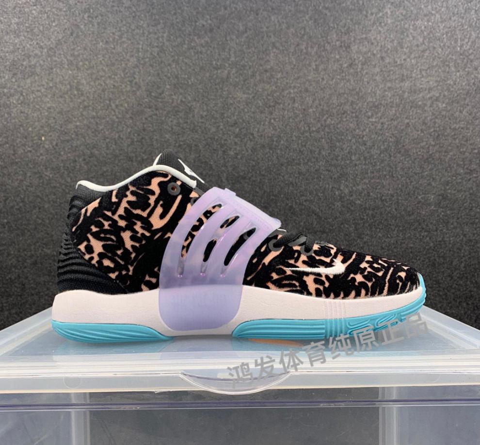 场地:通用上市时间:2021年夏季功能科技:气垫鞋帮高度:中帮鞋底材质