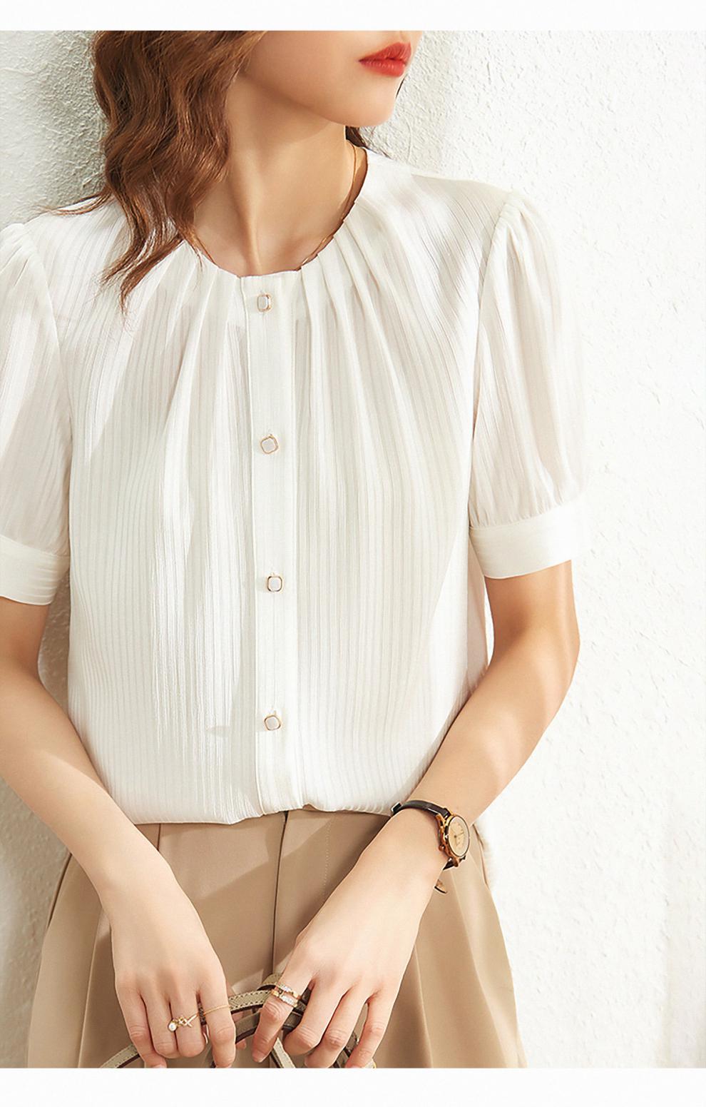 袖口缩褶的设计