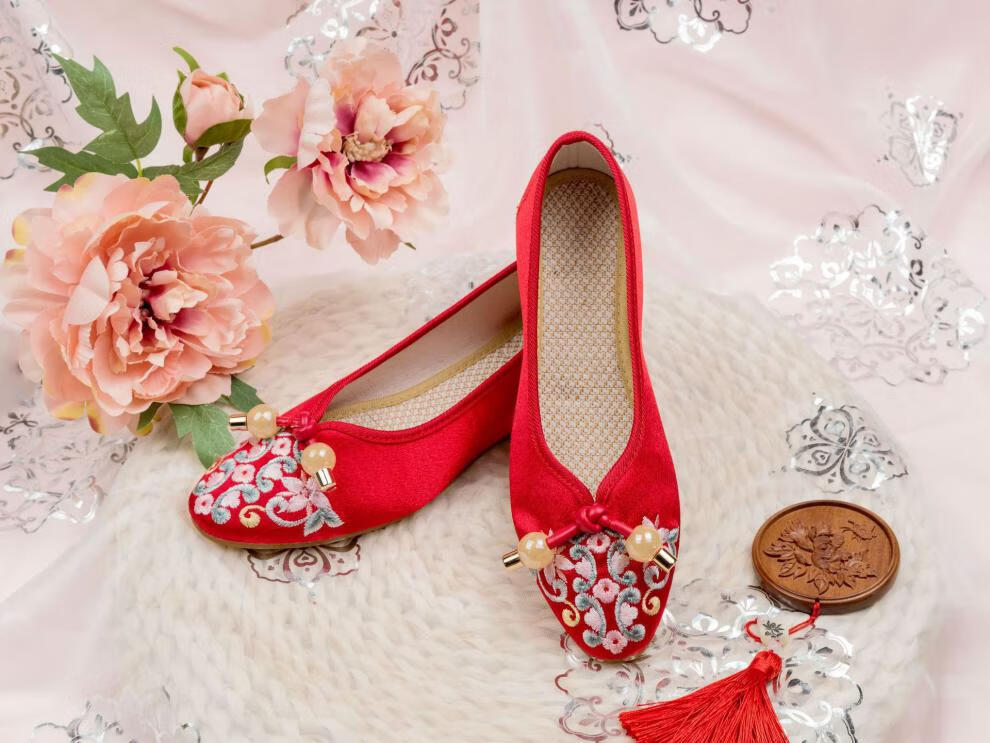 女王范缎面绣花鞋老北京民族风布鞋刺绣单鞋配旗袍鞋女鞋 723-24红色