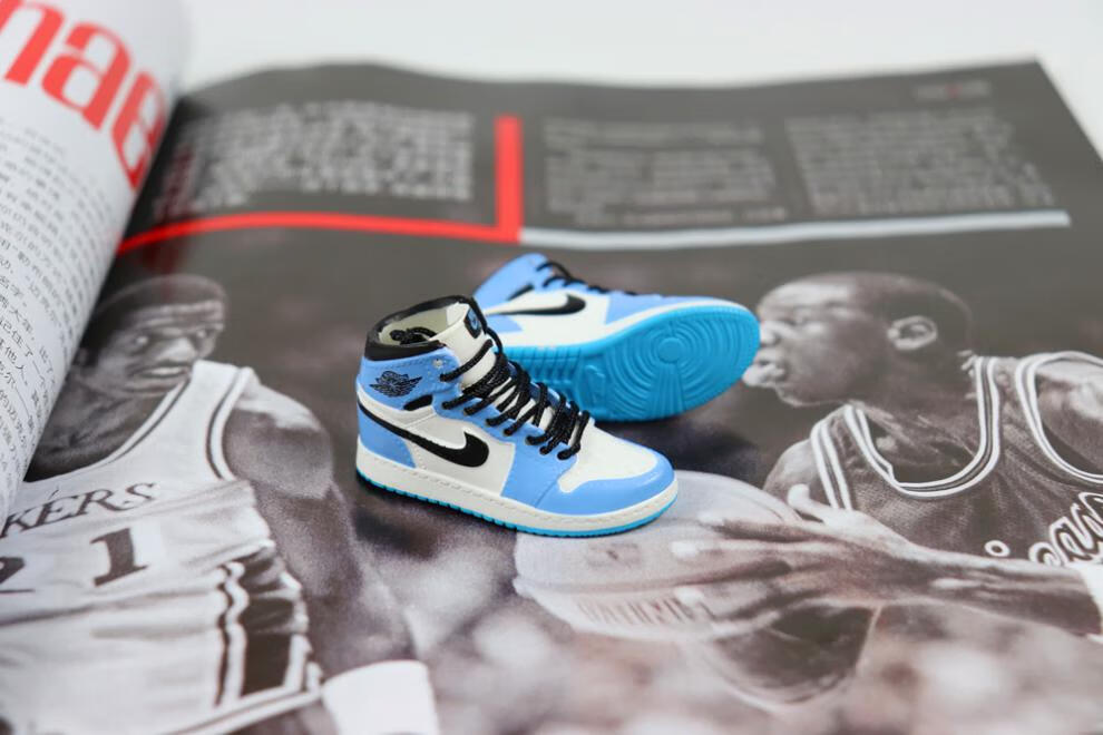 aj球鞋模型 小aj1篮球鞋子模型挂件汽车载3d摆件创意生日礼物蛋糕装饰