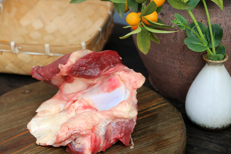 带肉牛膝盖骨新鲜牛窝骨带筋带肉牛膝盖骨窝骨富铭士6斤