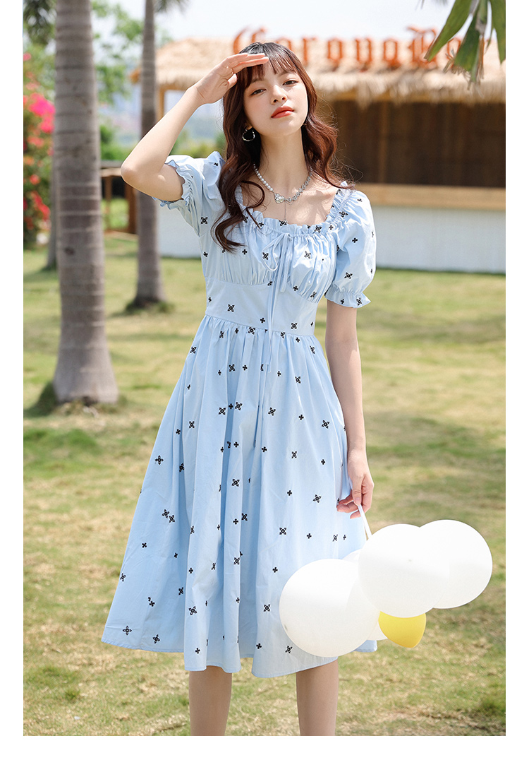 朵以2022夏季新款甜美绣花方领连衣裙木耳边泡泡袖收腰a字裙子37vx