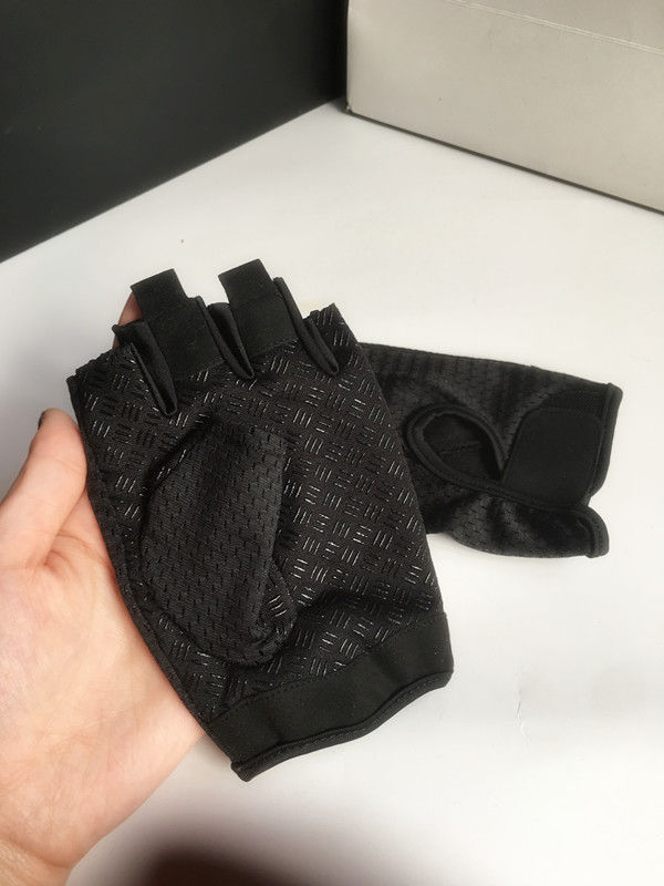 健身手套运动半指手套男女防滑耐磨器械训练动感单车瑜伽薄款健身手套