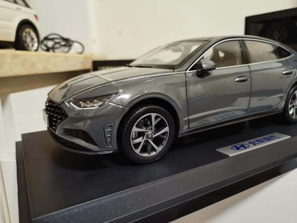 原厂北京现代第十代索纳塔车模1:18全新合金汽车模型 浅灰色【图片