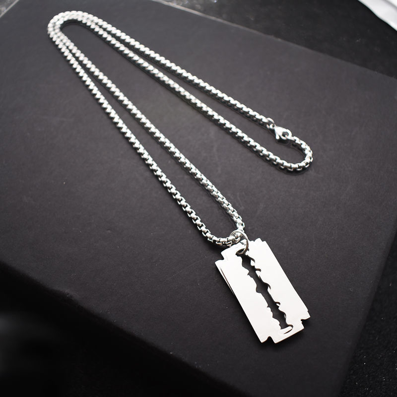 男项链潮人简约长款毛衣链男挂坠个性嘻哈吊坠双刀片项链钛钢方珠链条