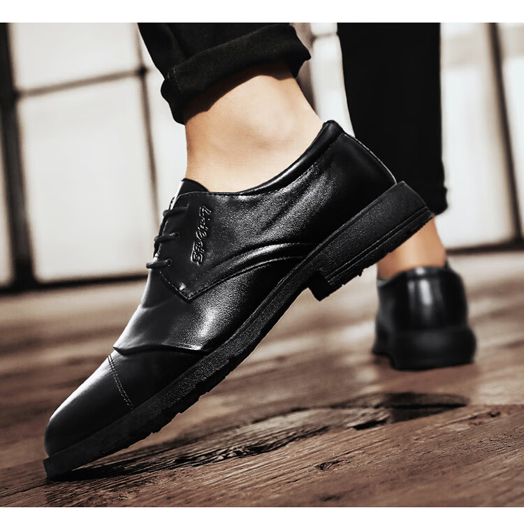 30岁35岁左右青年人穿的男鞋秋季皮鞋商务正装英伦风黑色休闲男士结婚