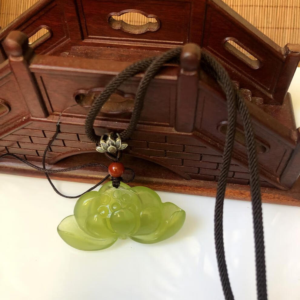 斯特克伦堡 岫玉吊坠锁骨链荷花挂件岫岩玉花玉挂坠项链玉石 雨时若