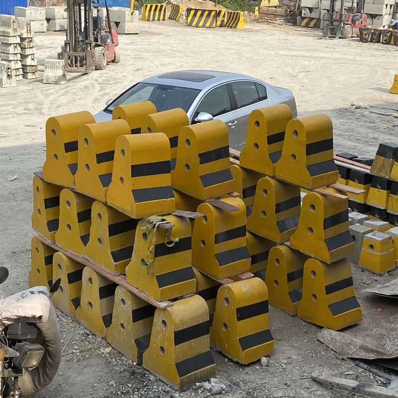 墩水泥隔离墩高速路口分流警示墩学校小区停车场防撞墩道路路障护栏