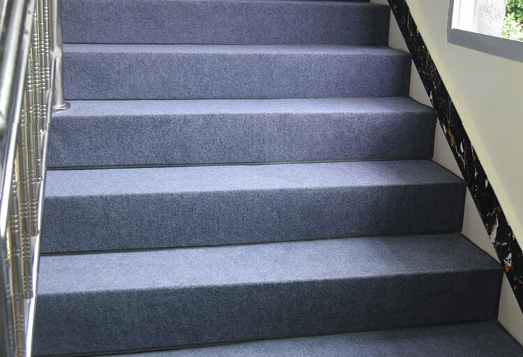 楼梯毯踏步垫阶梯式防滑地毯免胶自粘实木水泥铁梯台阶满铺定制黑灰