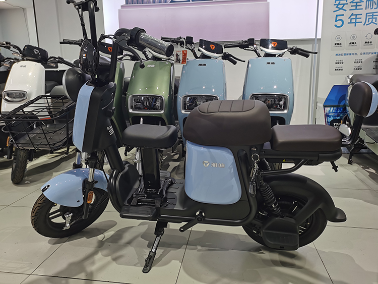 雅迪de2配件 雅迪电动车de3欧博欧曼q1欧梦dm6宝宝前置座椅通用儿童