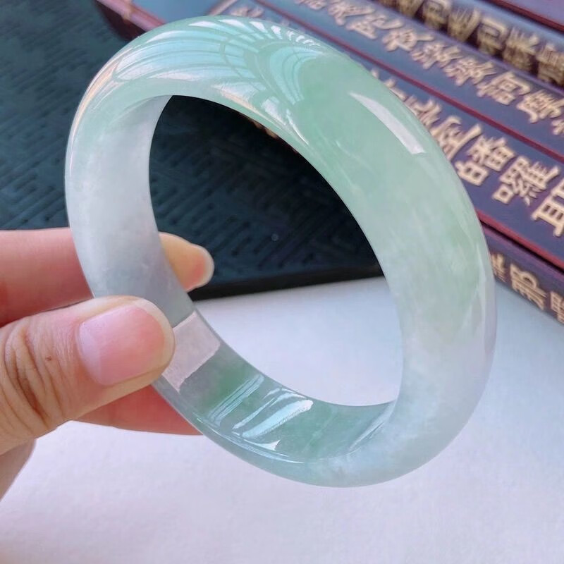 施华洛世奇锆缅甸b货翡翠手镯玉镯浅绿翡翠玉镯子玉送长辈送妈妈礼物