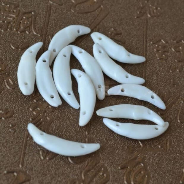 贵鸿 真黑狗牙吊坠 天然宝宝儿童随身挂件 编手脚链别针男女 犬齿单