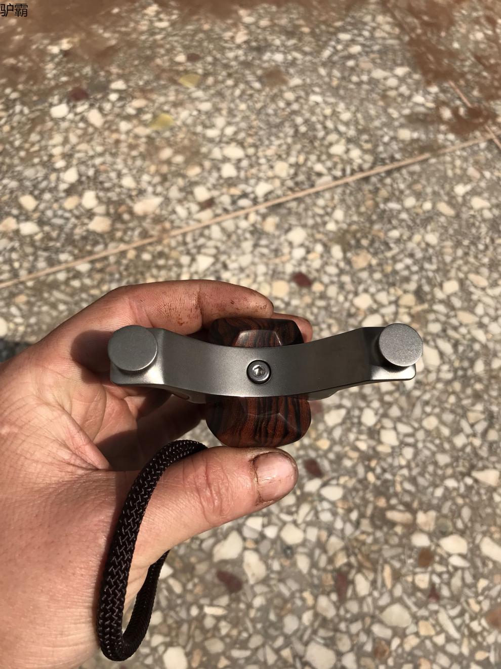 做工精细加强款 新款 tc21钛合金扁皮弹弓美国沙漠铁口袋飞虎户外竞技