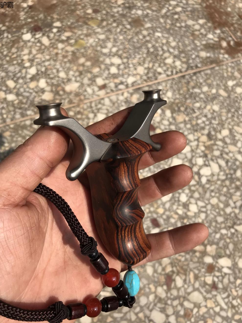 做工精细加强款 新款 tc21钛合金扁皮弹弓美国沙漠铁口袋飞虎户外竞技