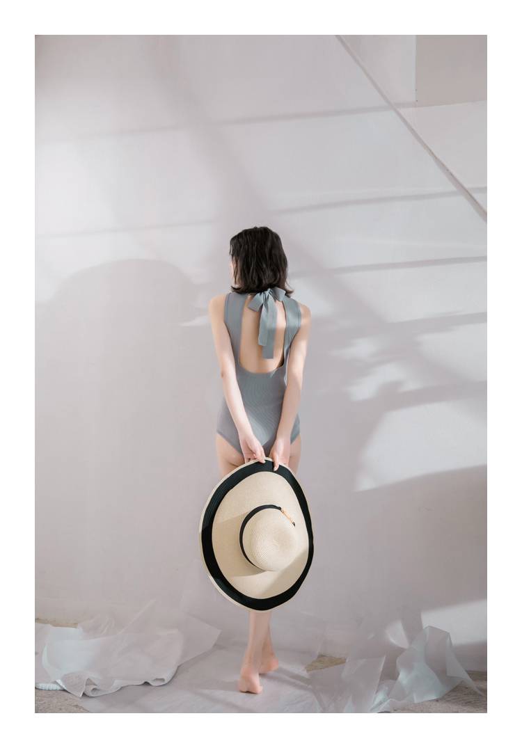 泳衣女海岛休闲 泳衣女性感大露背色连体绑带三角比基尼保守休闲显瘦