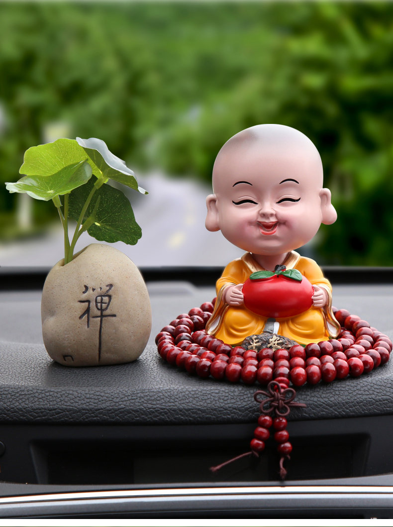 创意汽车摆件网红可爱摇头淡定小和尚公仔男女车载车内装饰用品佛新