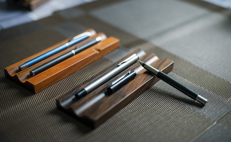 钢笔实木三槽笔架简创意双槽笔搁桌面收纳摆件单槽笔座笔托重蚁木实木