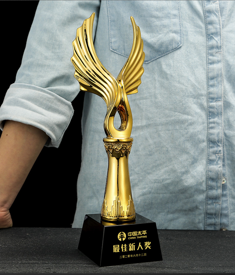 尘韵展翅高飞水晶奖杯奖牌定制创意树脂镀金金色翅膀奖杯定做电影节
